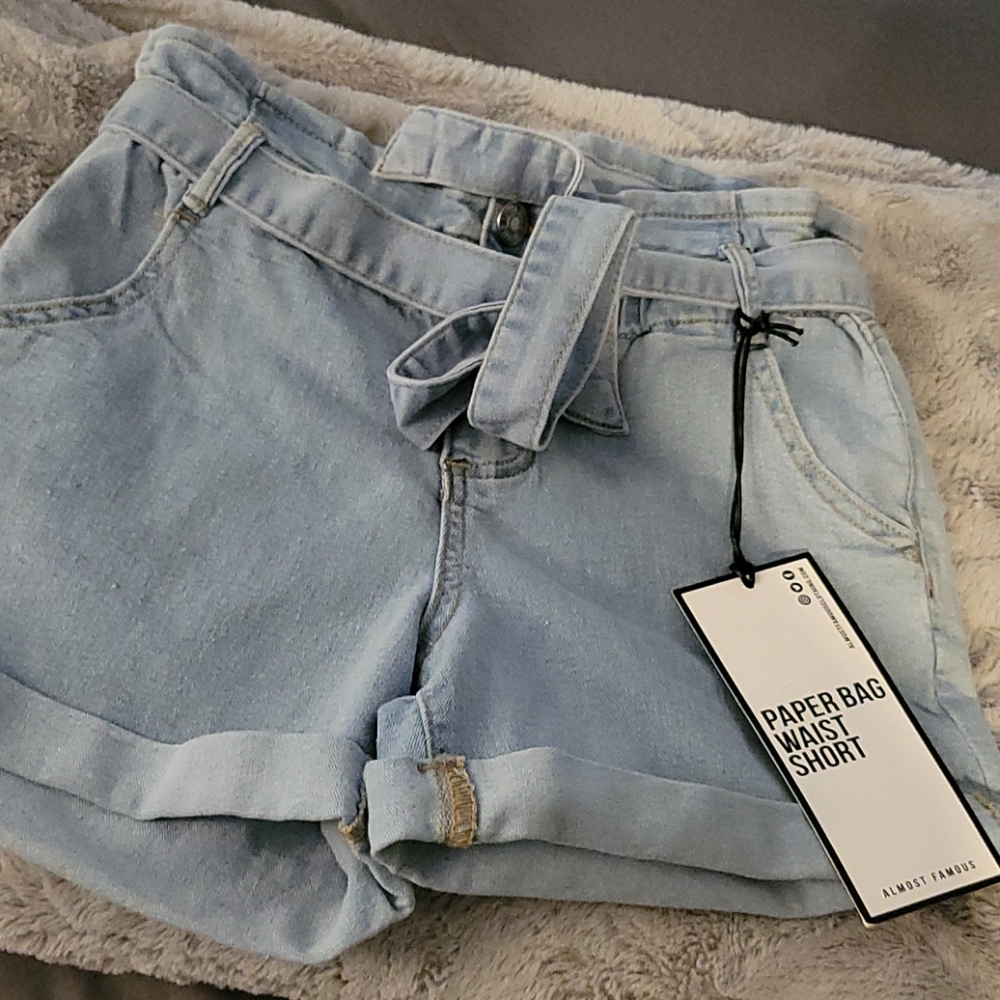 Shorts - Picture 2 of 3